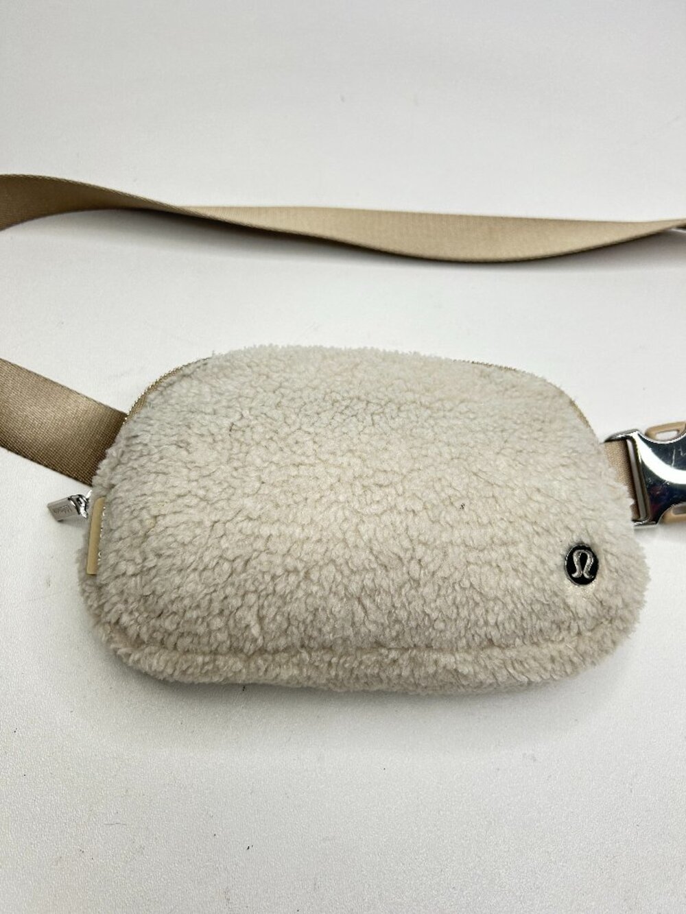 LULULEMON Everywhere Belt Bag - Fleece/Sherpa, Ivory - Silver Hardware